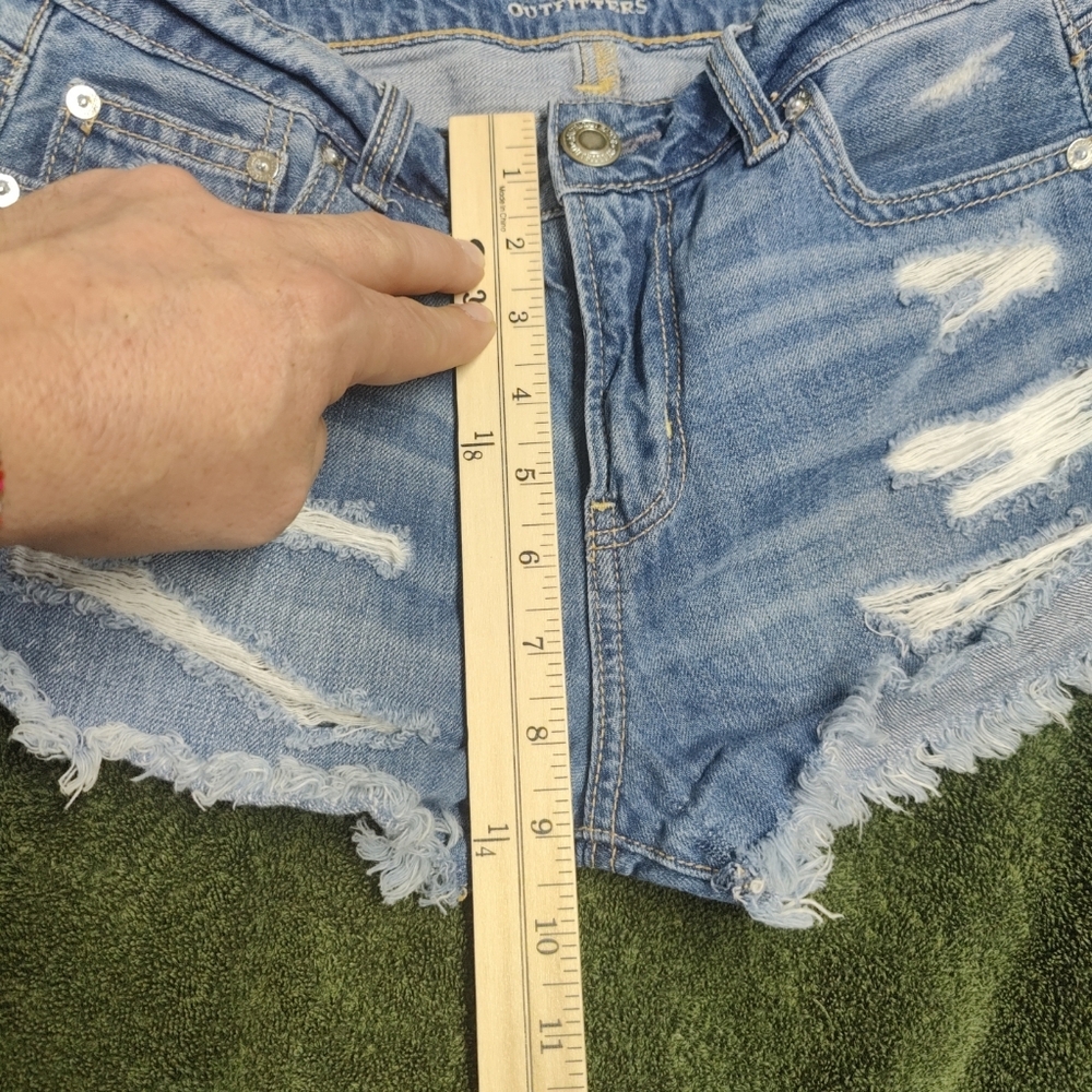 American Eagle Tomgirl Shortie Blue Denim Short Womens Size 0 © - Picture 8 of 12